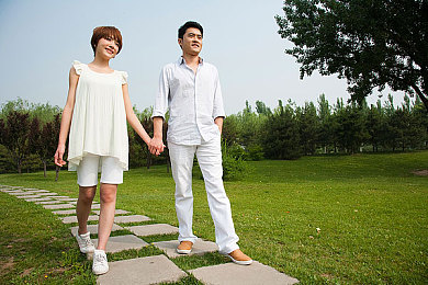 女人扒开腿让男人桶：神秘探险游戏走红，情感互动新体验-3